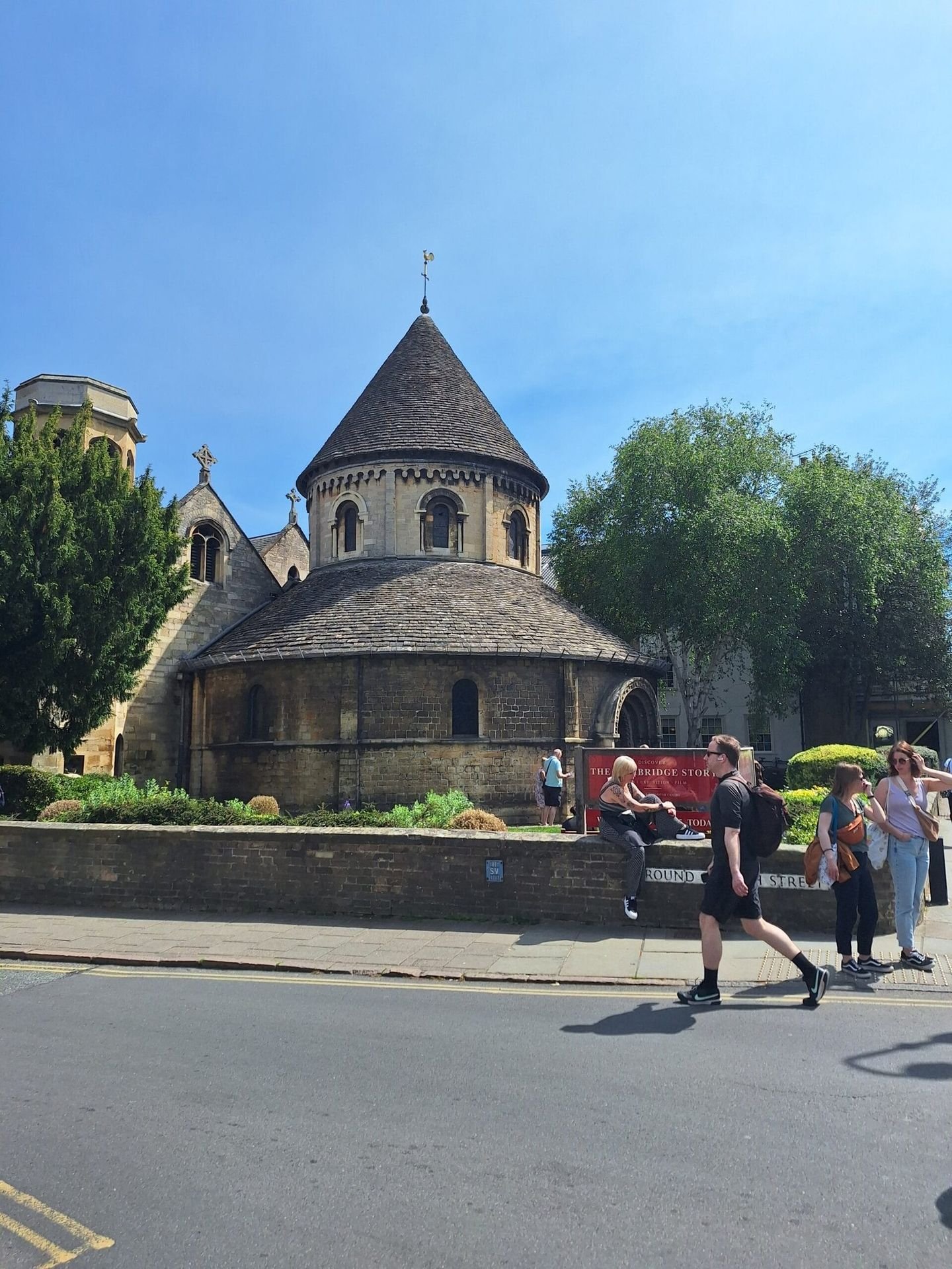 Round Church in Cambridge on a sunny day. INstagram spots in Cambridge. Planning a Cambridge Citybreak