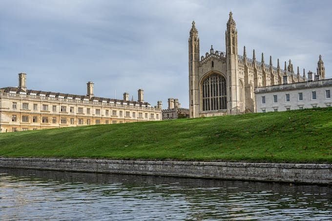 King’s College Chapel above the River Cam, Cambridge.