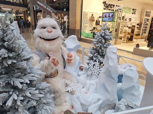 The Singing Yeti in the Grande Arcade - Christmas in Cambridge